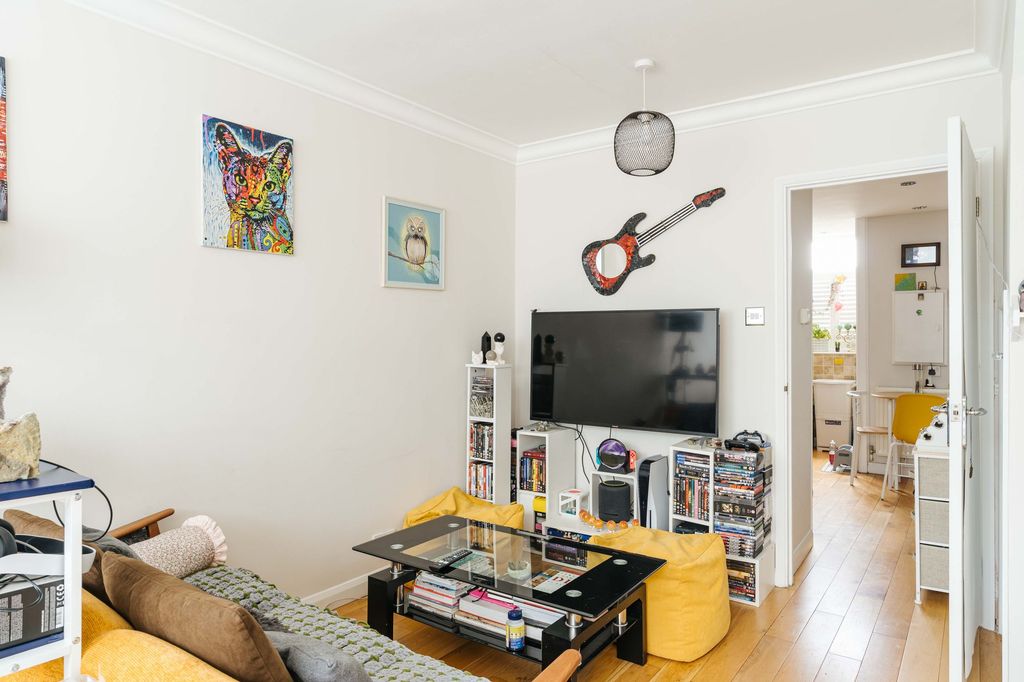 Property photo 3 of 9 Johnson House E2