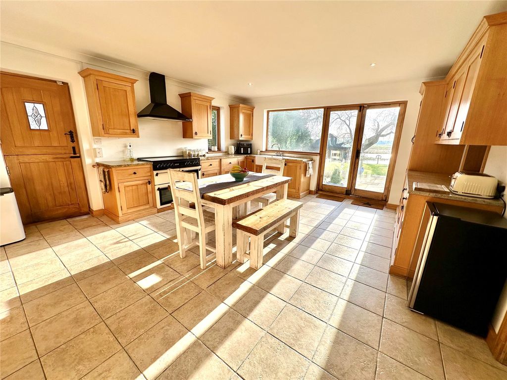 Property photo 2 of 21 Picture No. 33