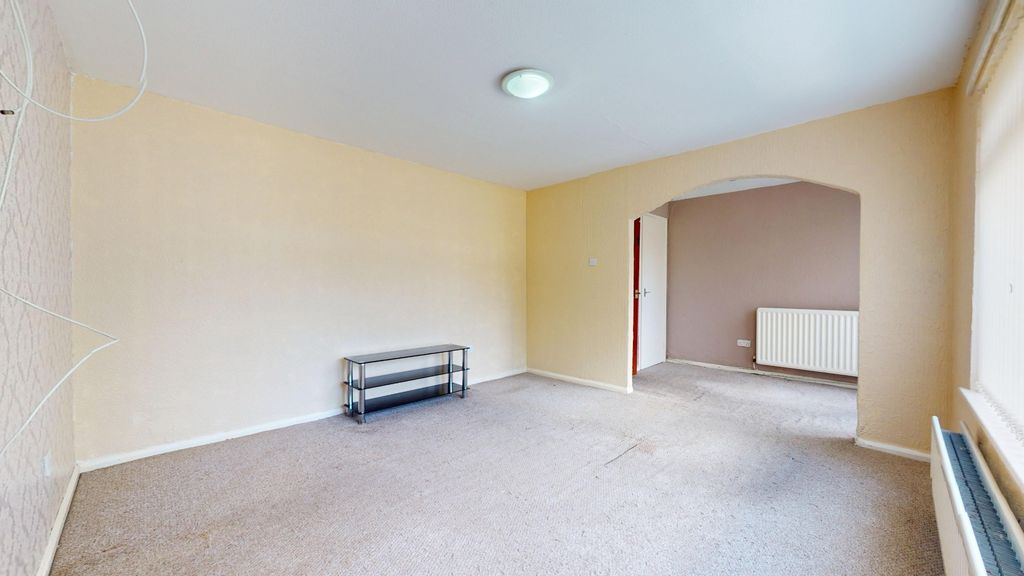 Property photo 2 of 16 5289774