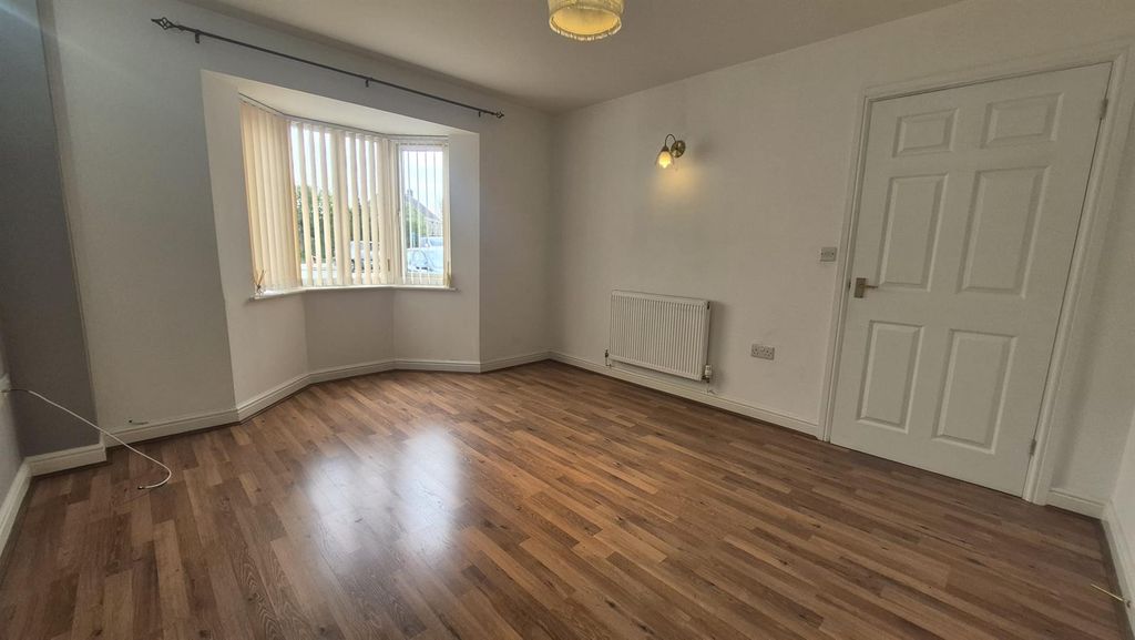 Property photo 2 of 15 Ih Living Room 1.Jpeg