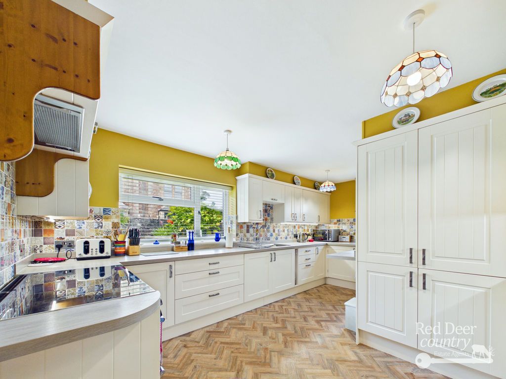 Property photo 3 of 24 Kitchen