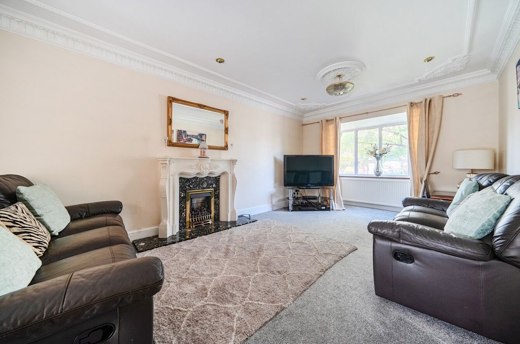 Property photo 3 of 14 Picture No. 12