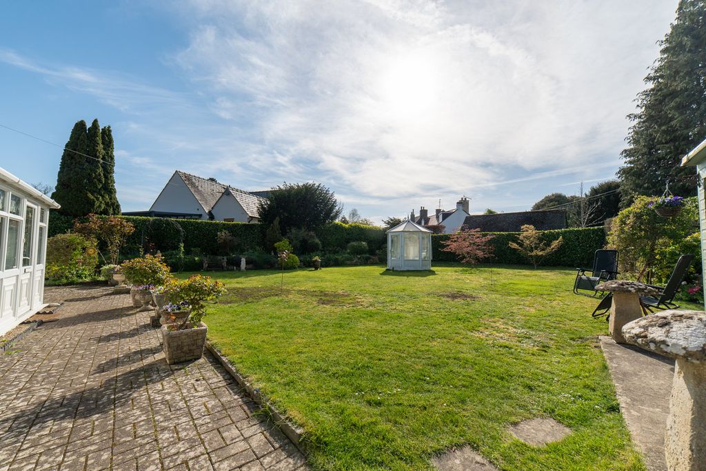 Property photo 2 of 18