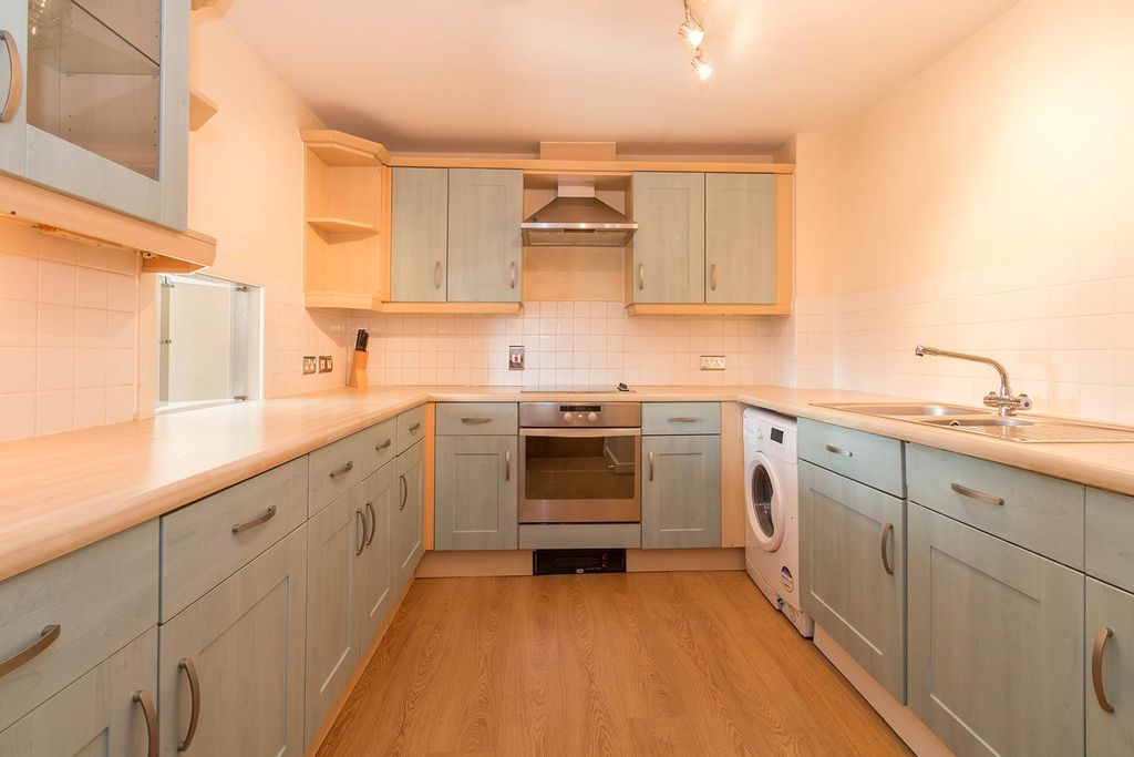 Property photo 3 of 12 Kitchen
