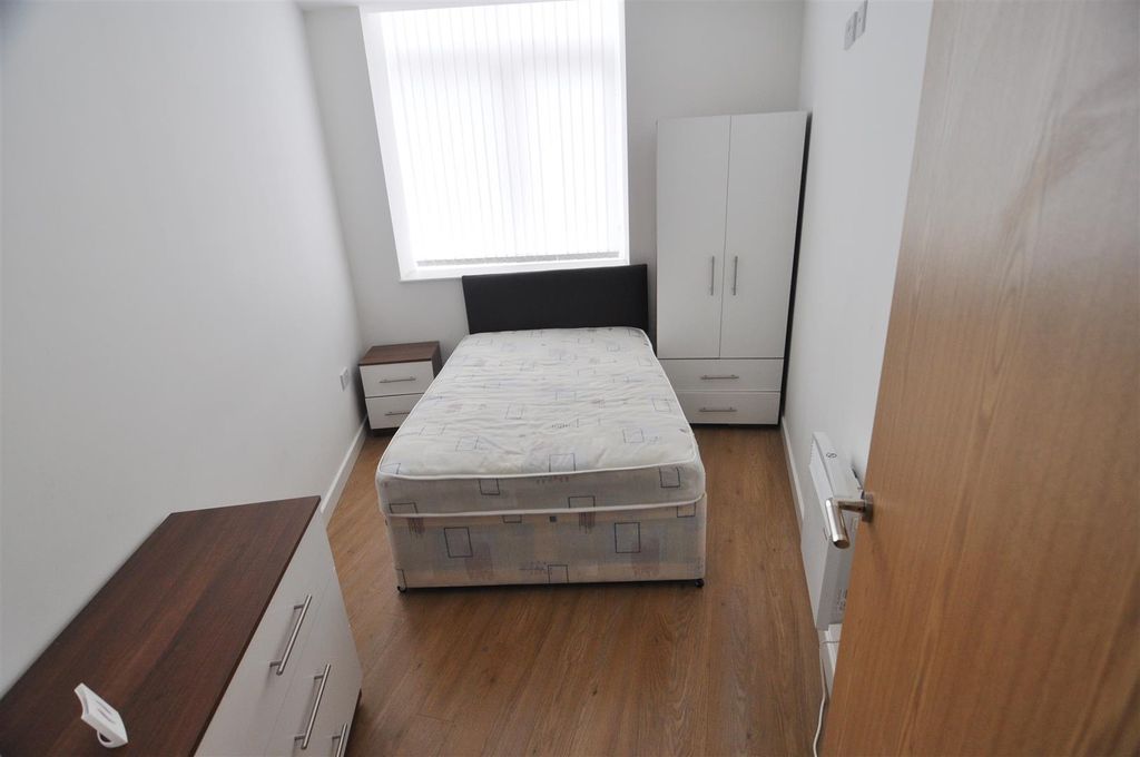 Property photo 3 of 7 Bedroom One