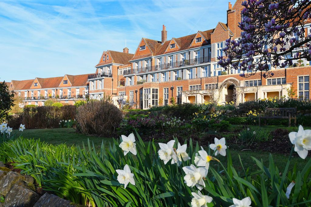 Property photo 3 of 27