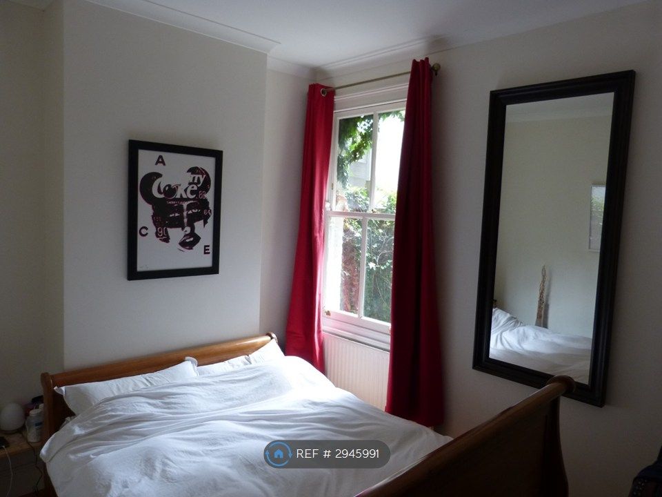 Property photo 3 of 9 Bedroom (Main)