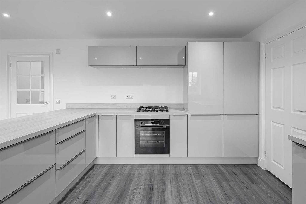 Property photo 3 of 38 Kitchen/Dining Room
