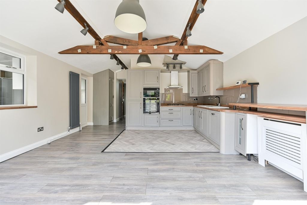 Property photo 3 of 18 Kitchen