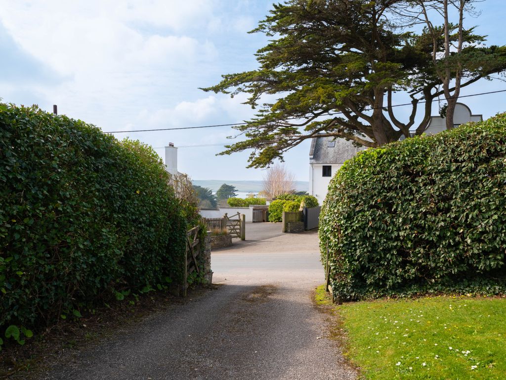 Property photo 3 of 20 Gallery