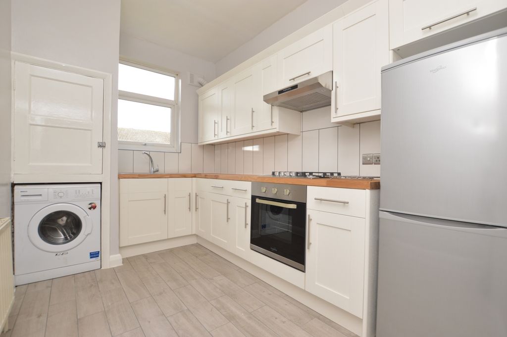 Property photo 2 of 14 Kitchen