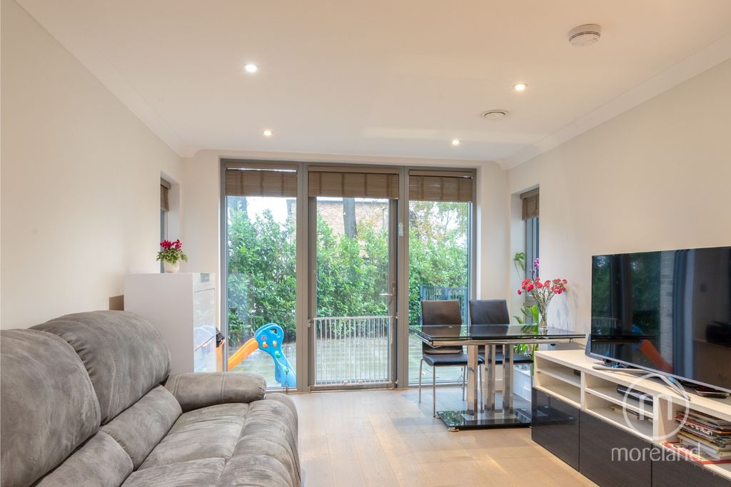 Property photo 2 of 13 4577303