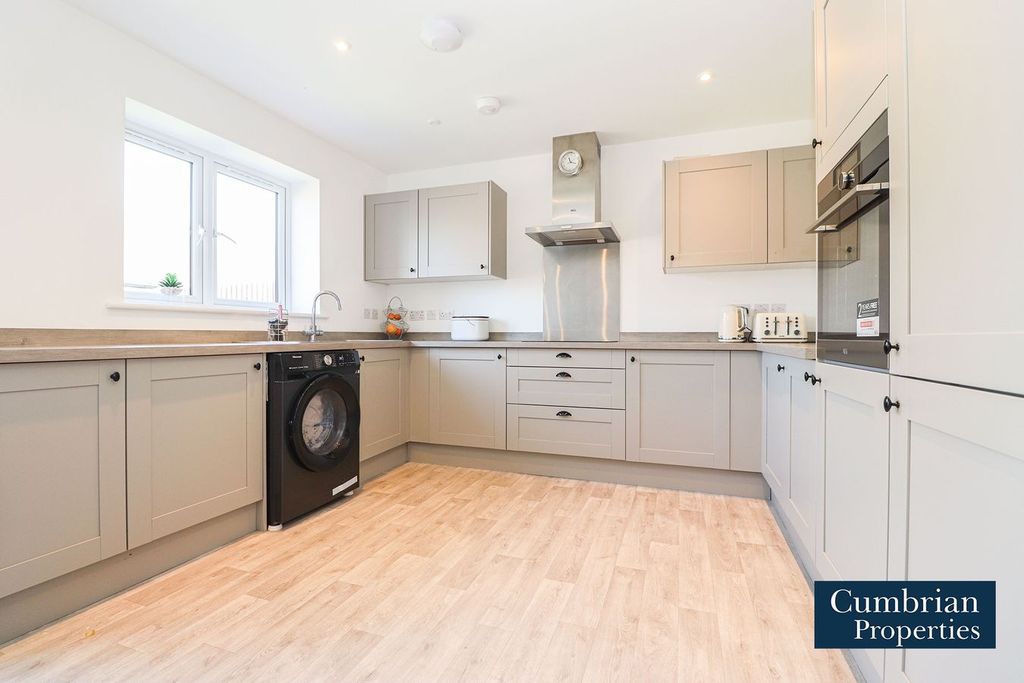 Property photo 2 of 19 Dining Kitchen