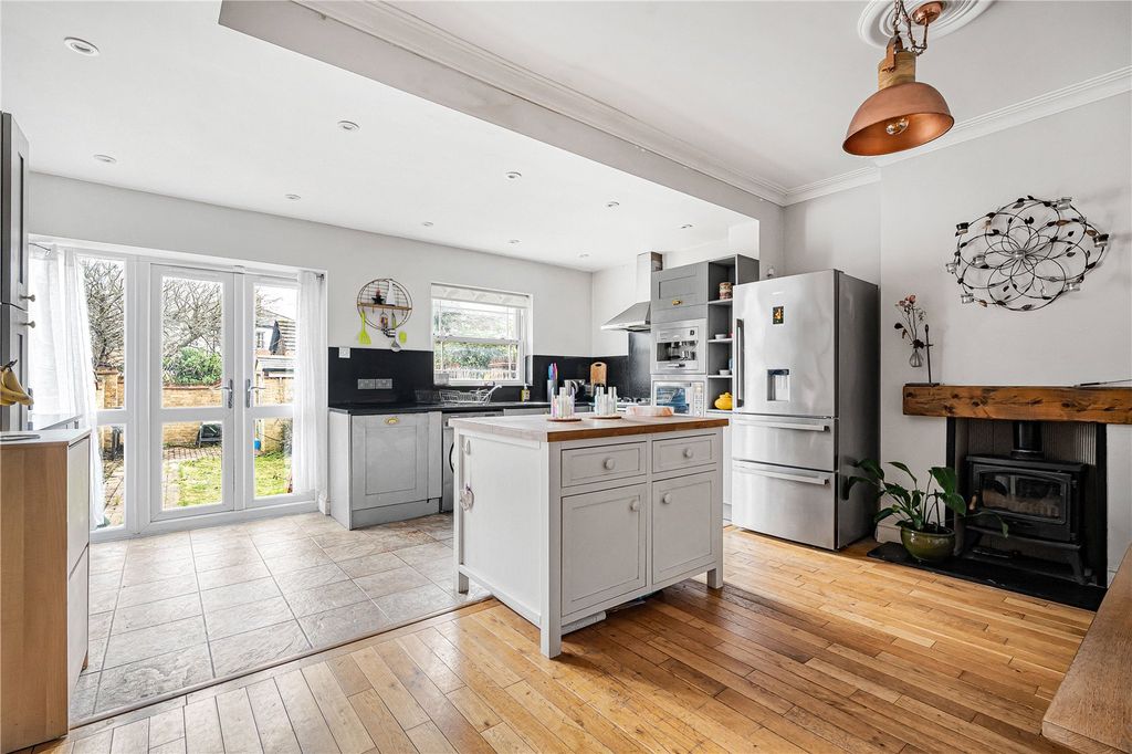 Property photo 3 of 23 Kitchen