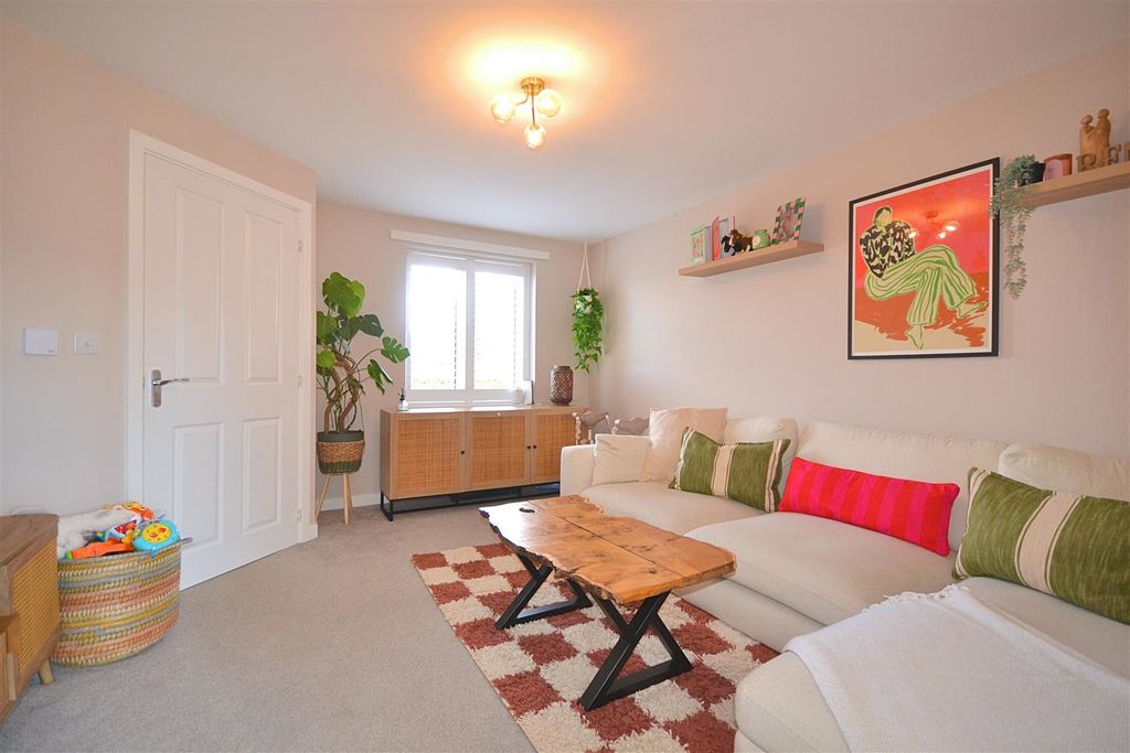Property photo 2 of 20 28 (3).Png