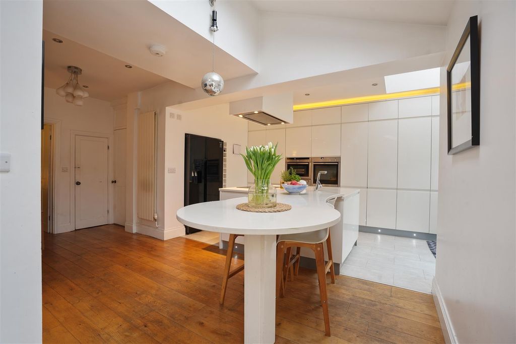 Property photo 1 of 40 Kitchen