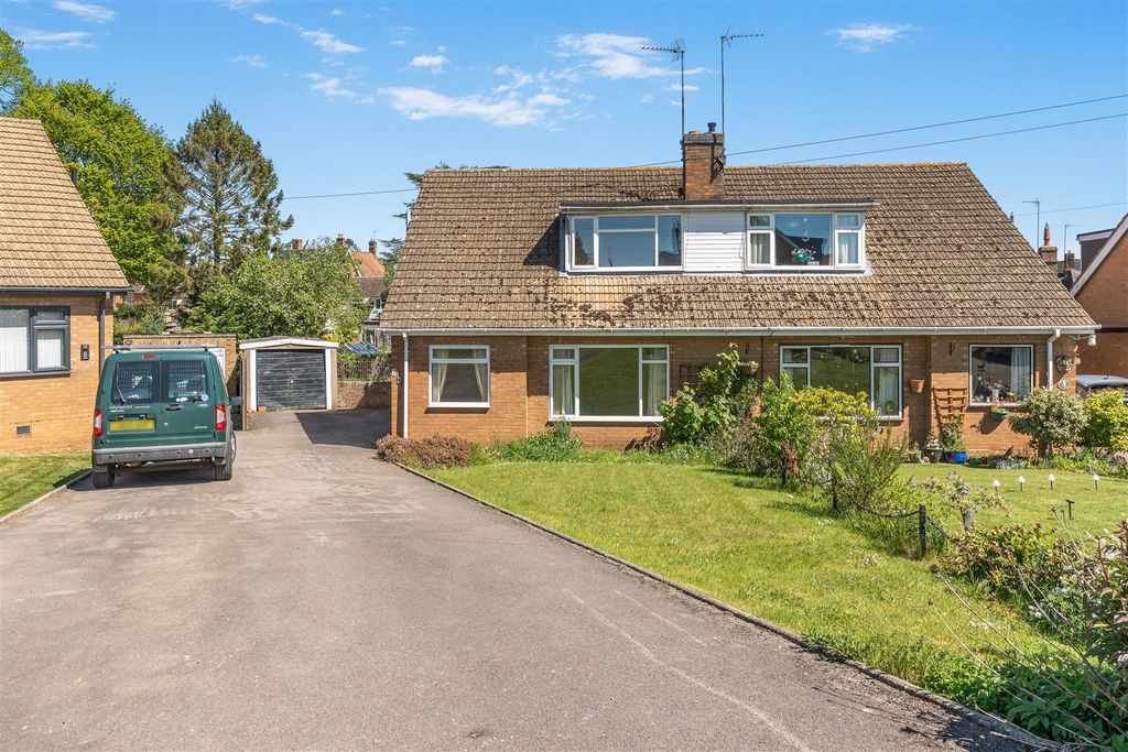Property photo 1 of 16 7 The Close, Chipping Warden-1.Jpg