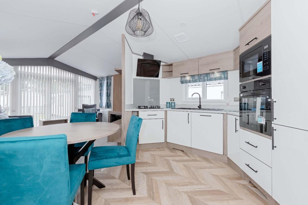 Property photo 2 of 19 Downsview_5.Jpg