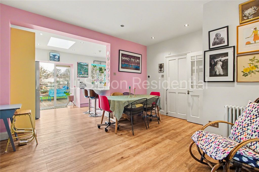 Property photo 3 of 24 Picture No. 14