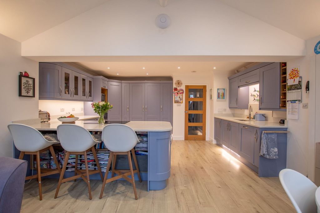 Additional image 6 of 3 bed semi-detached house for saleByrefield Road, Guildford GU2