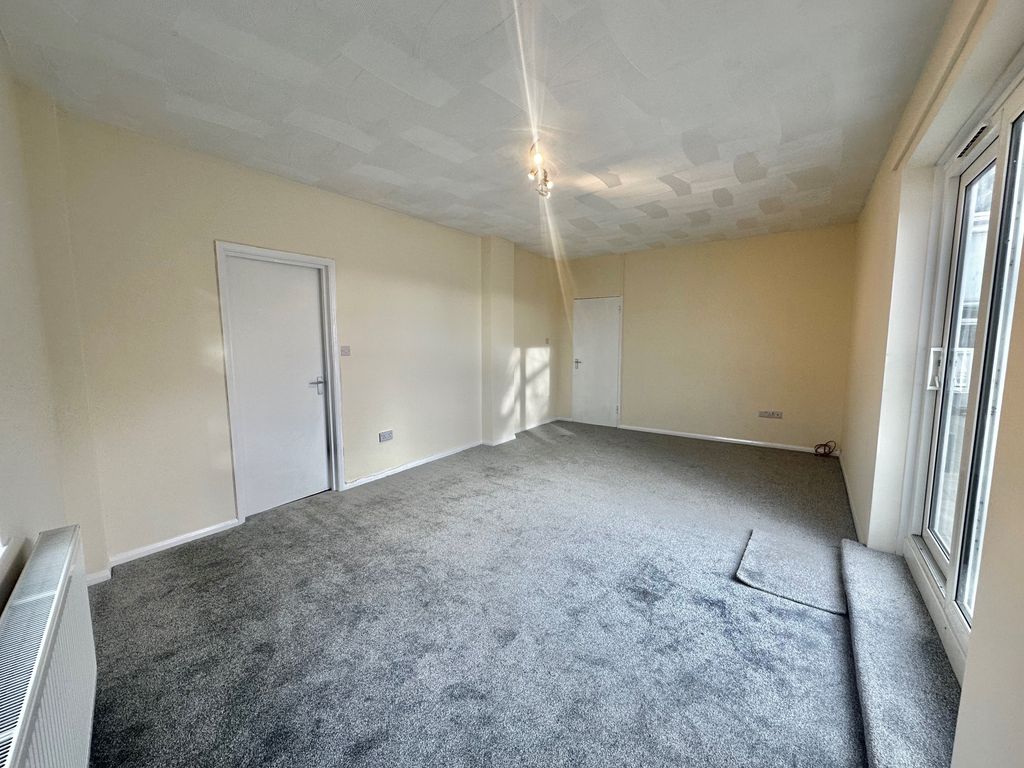 Property photo 1 of 4 Kitchen