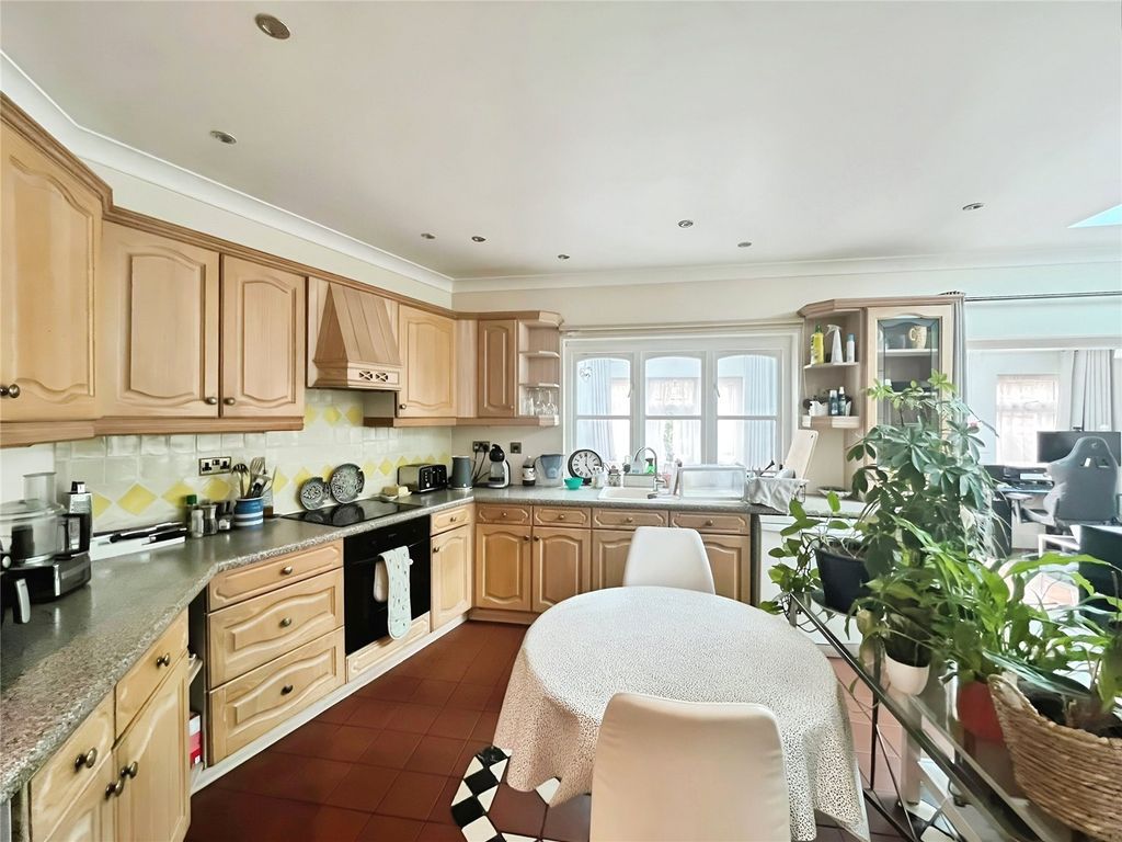 Property photo 2 of 9 Kitchen