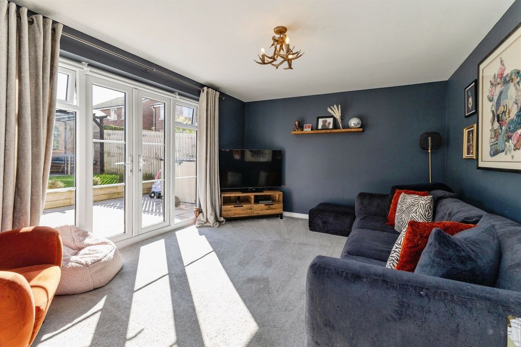 Property photo 2 of 17