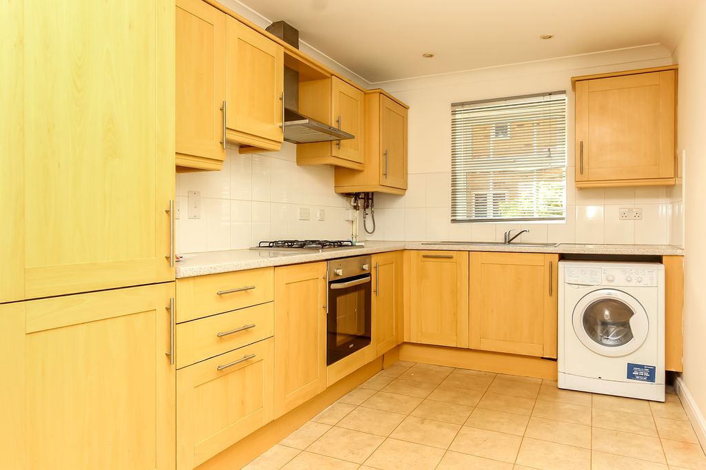 Property photo 2 of 11 Kitchen
