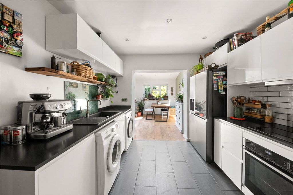 Property photo 3 of 14 Kitchen