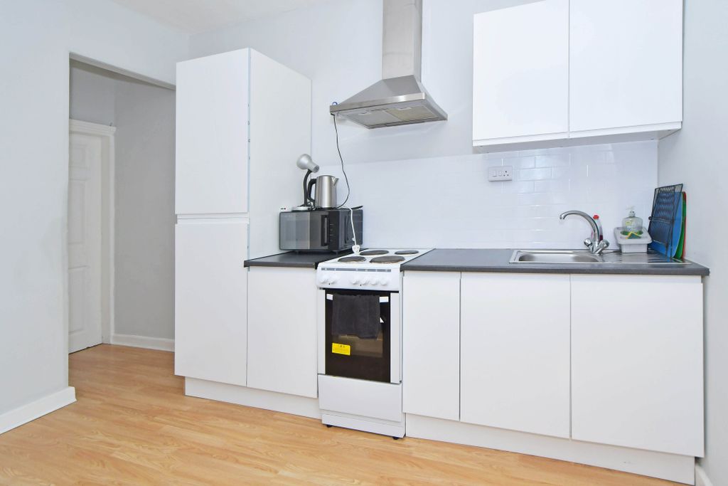 Property photo 2 of 19 Kitchen