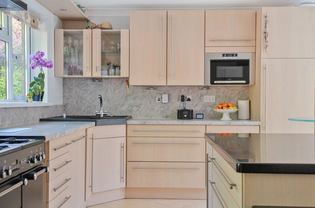 Property photo 3 of 17 Kitchen
