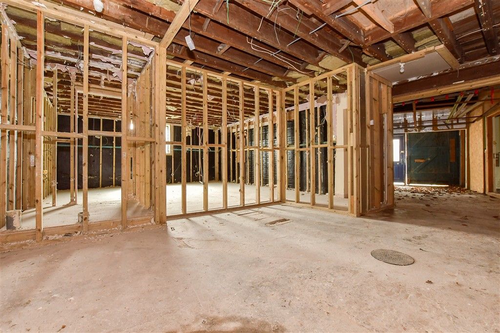 Property photo 3 of 16 Area 5