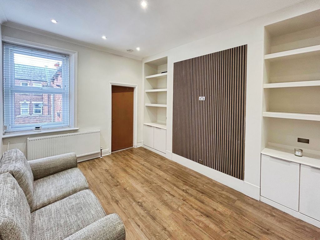 Property photo 3 of 9 Photo 7