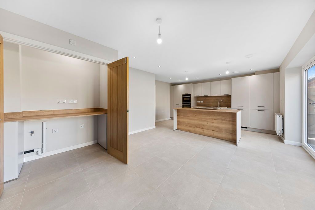 Property photo 3 of 27 Kitchen Diner