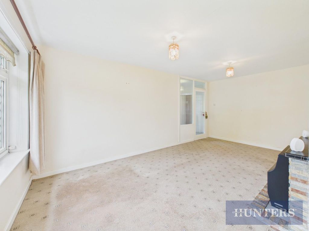 Property photo 3 of 12 Cam05316G0-Pr0206-Still008.Jpg