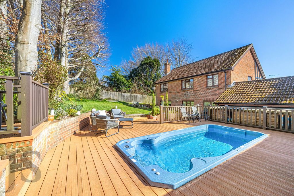 Property photo 2 of 24