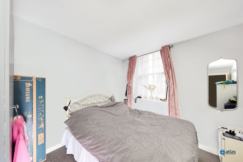 Property photo 2 of 13 Bedroom