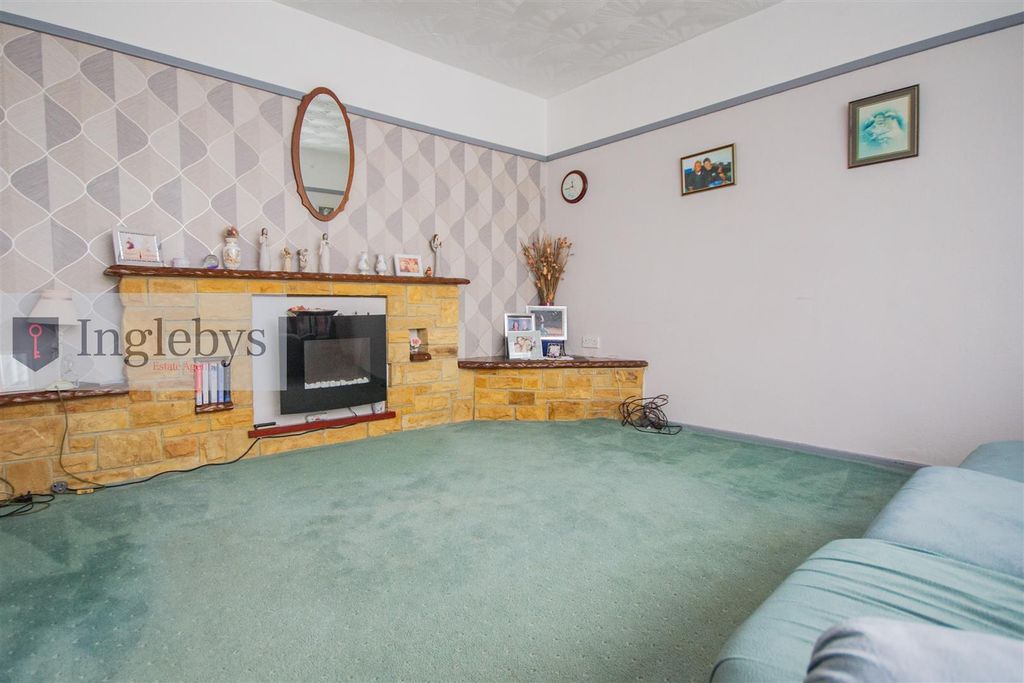 Property photo 2 of 25