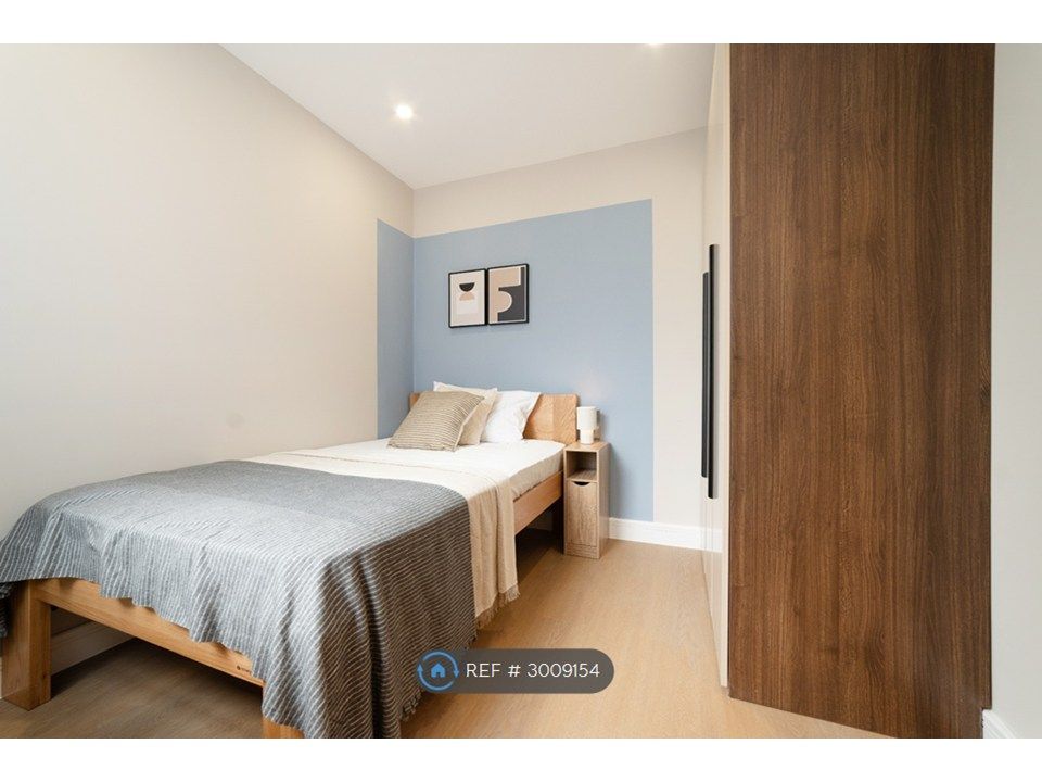 Property photo 1 of 10 Room 1 (Shared Bath)