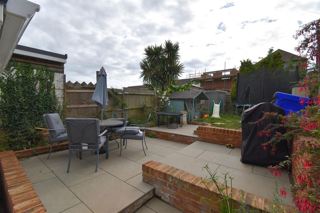 Property photo 2 of 17 Garden