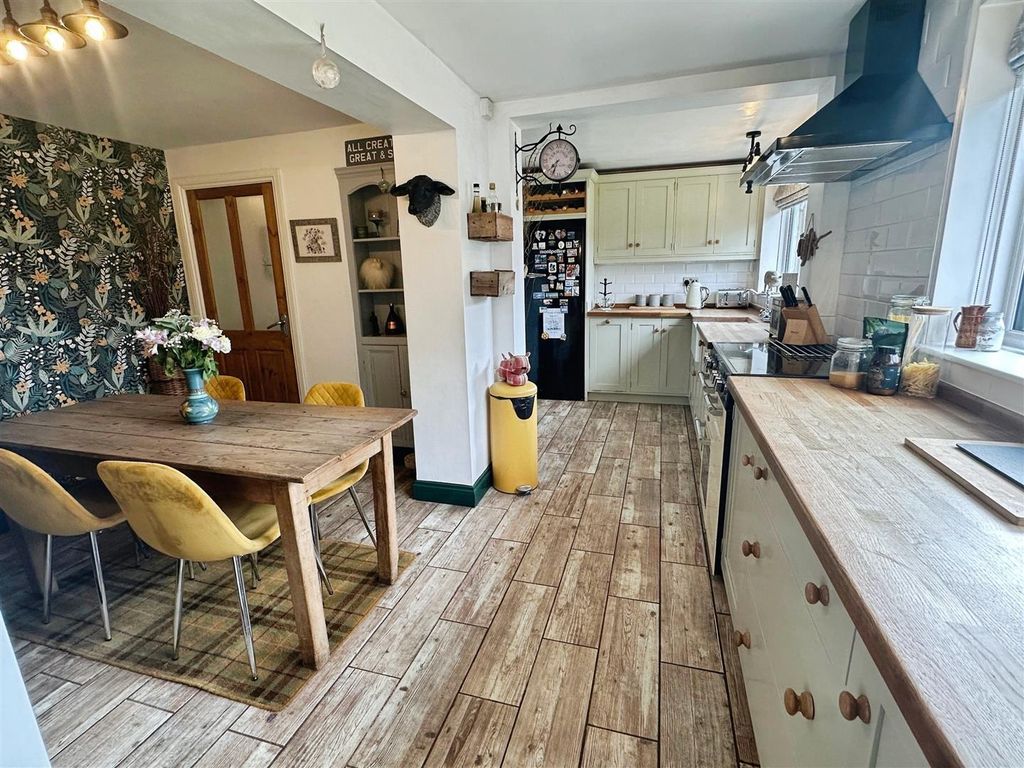 Property photo 3 of 53 Dining Kitchen