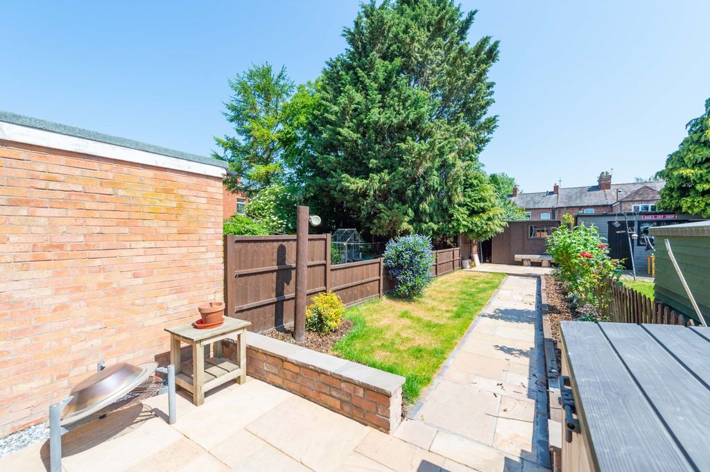 Property photo 2 of 12 Gardenemilydimelowewemovewhitchurchandnantwich