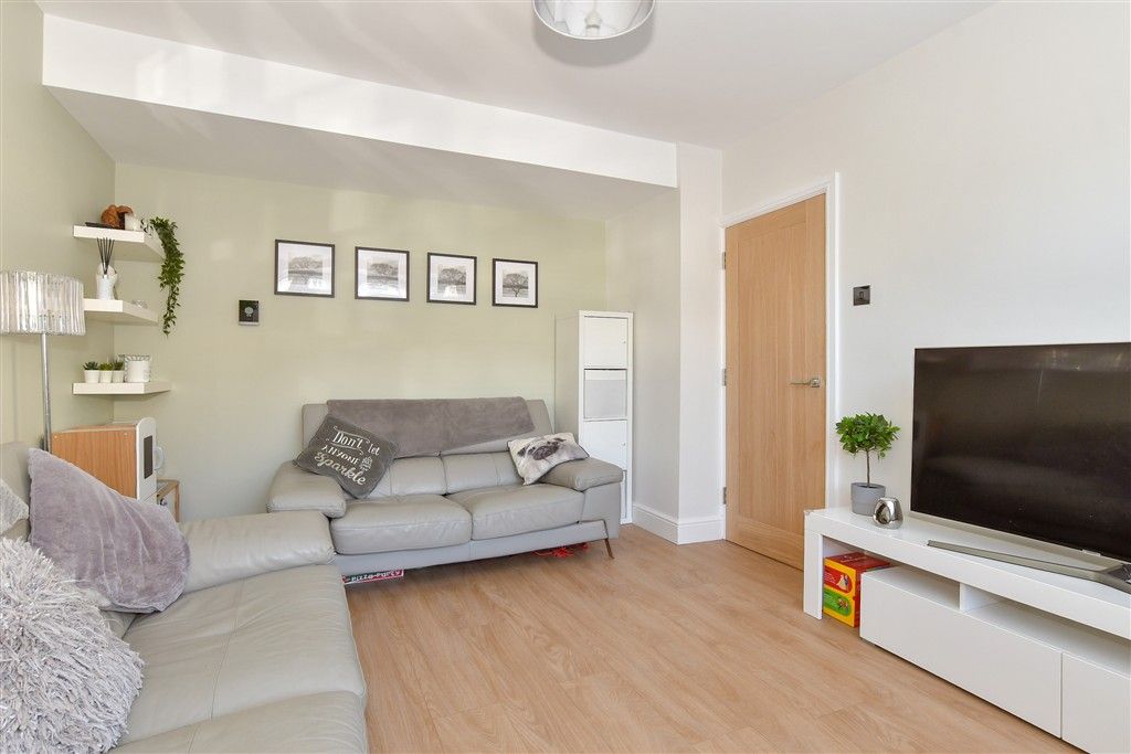 Property photo 3 of 13 Lounge