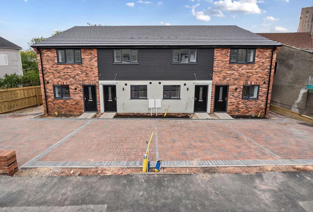 Property photo 1 of 1 1364050-1-68Ef782...