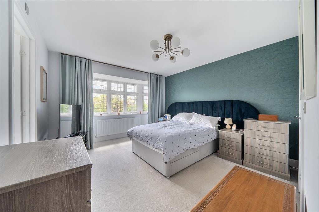 Additional image 12 of 3 bed property for saleLowsley Farm Drive, Liphook GU30