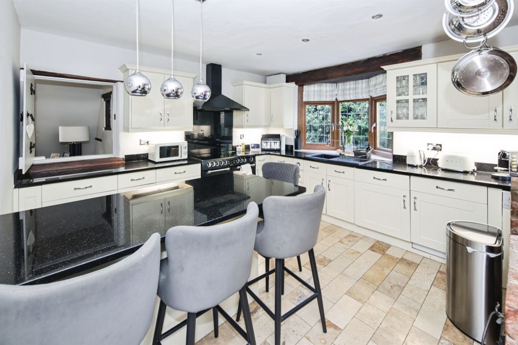 Property photo 2 of 32