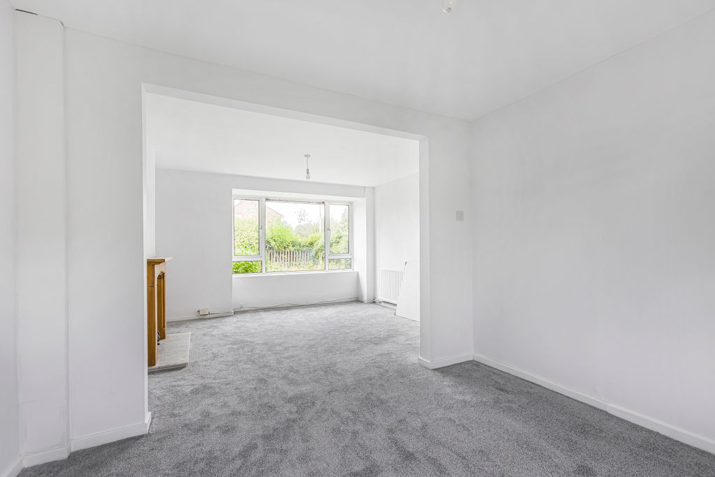 Property photo 3 of 12 Living/Dining Room
