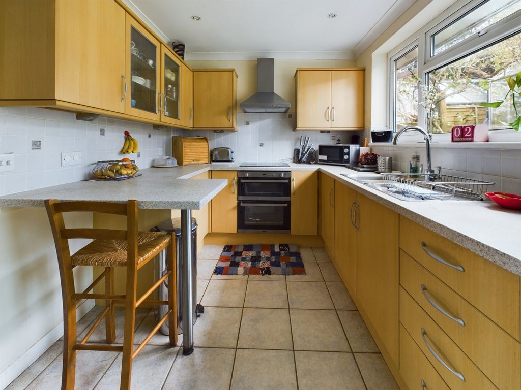 Property photo 2 of 17 Kitchen