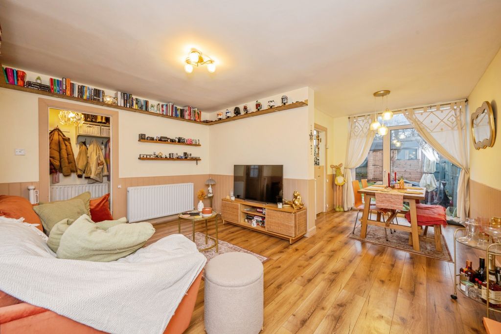 Property photo 2 of 22 Lounge With Dining