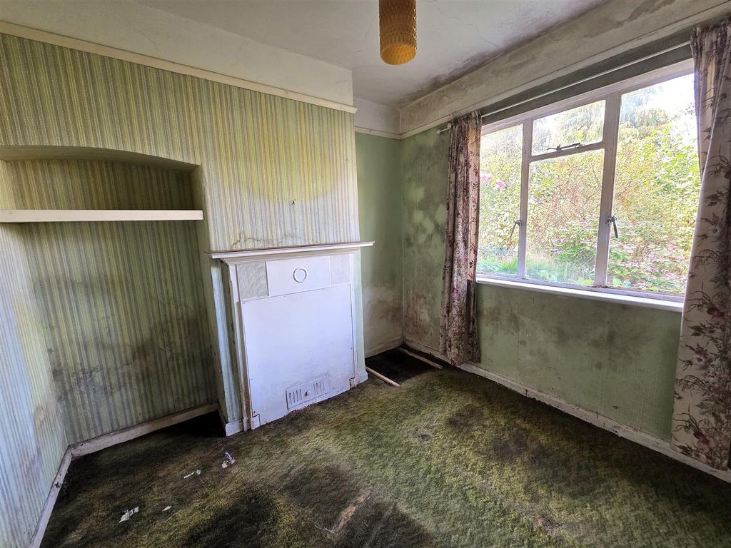 Property photo 3 of 9 175 London Road - Dining Room.Jpg